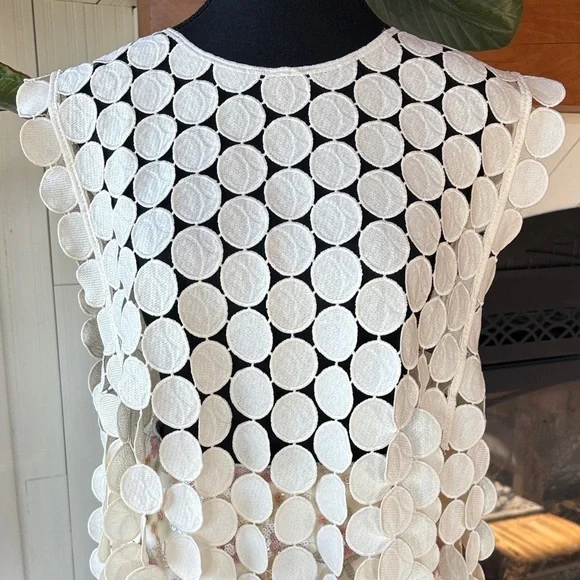 Cream Textured Circular Pattern Top - Picture 3 of 9